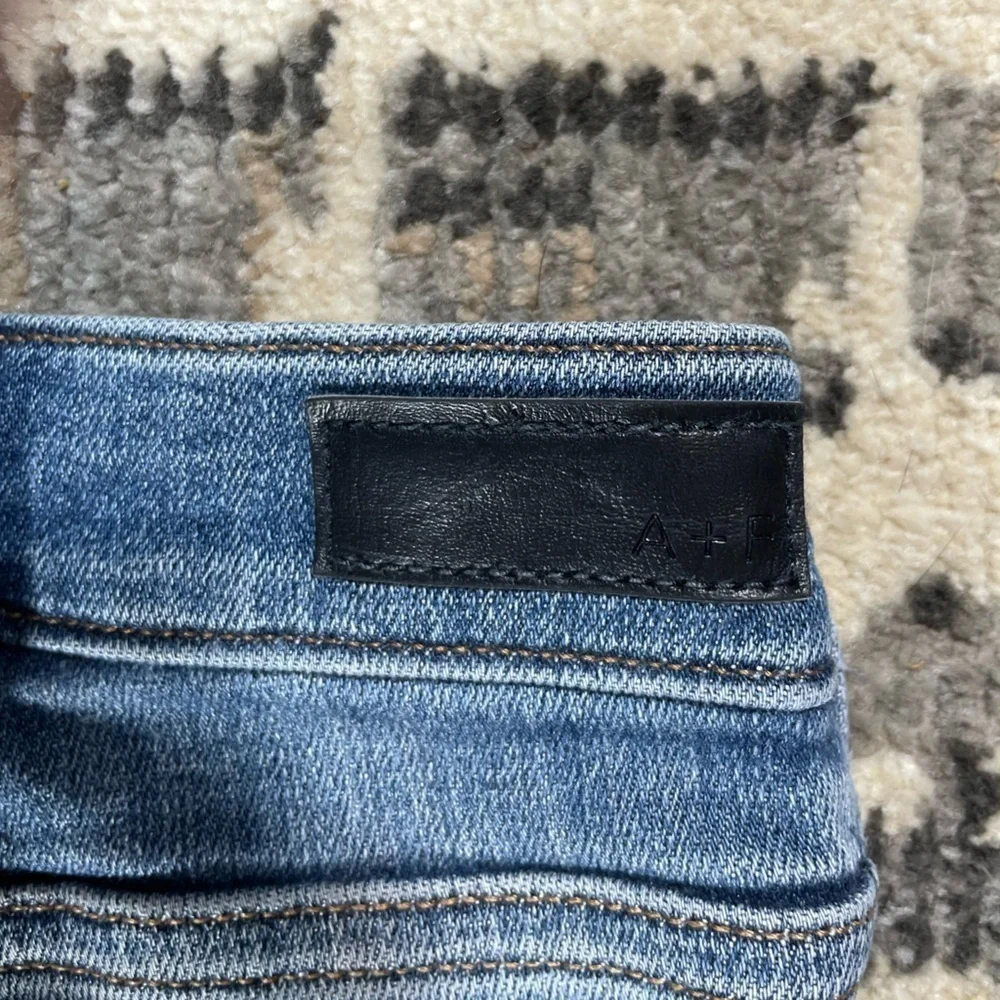 Abercrombie & Finch Simone Highrise Cropped Flare With Raw Hem Blue Cotton Jean - Picture 11 of 13